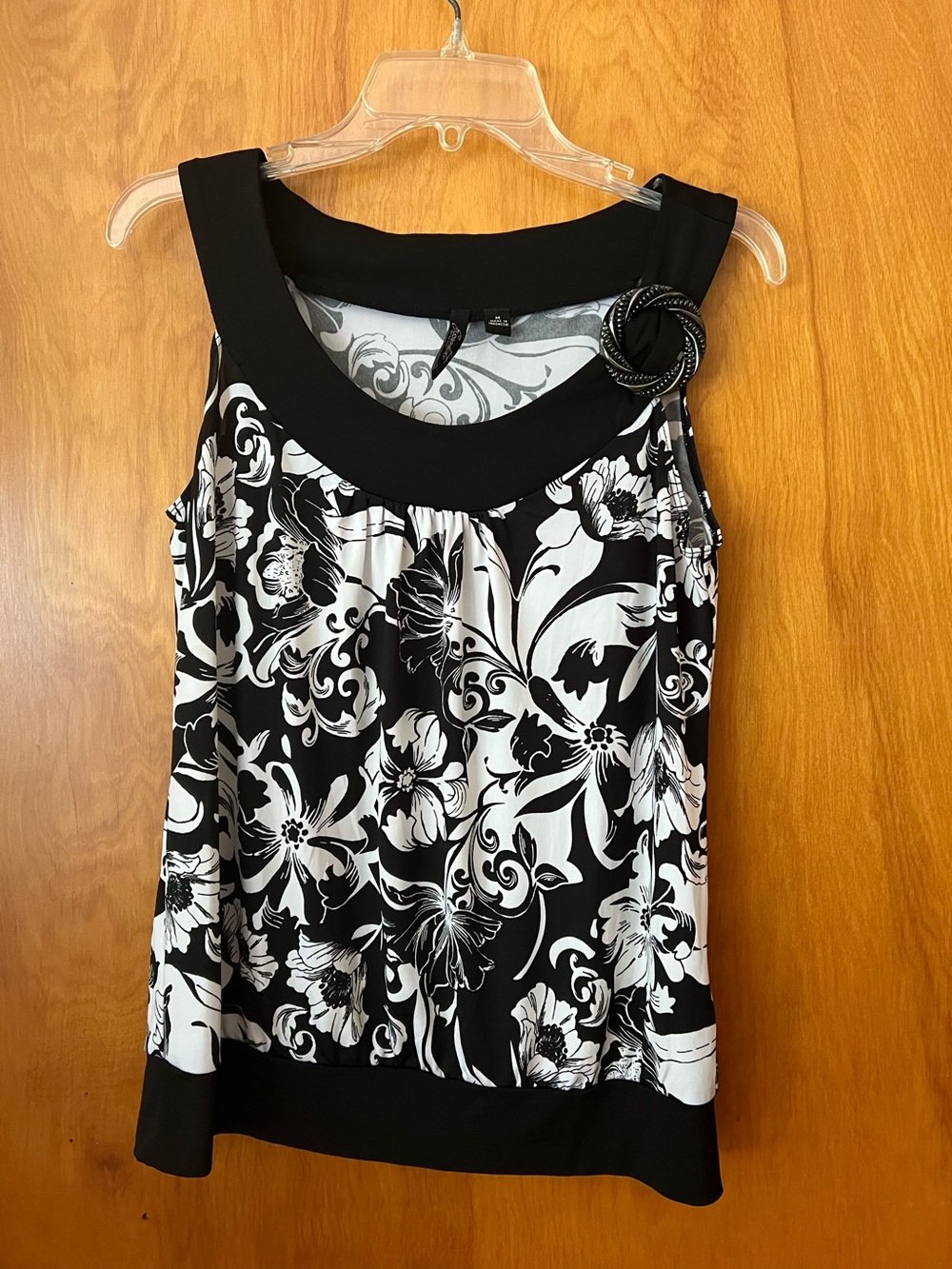 Essentials by Milano size medium black & white sleeveless top with buckle detail